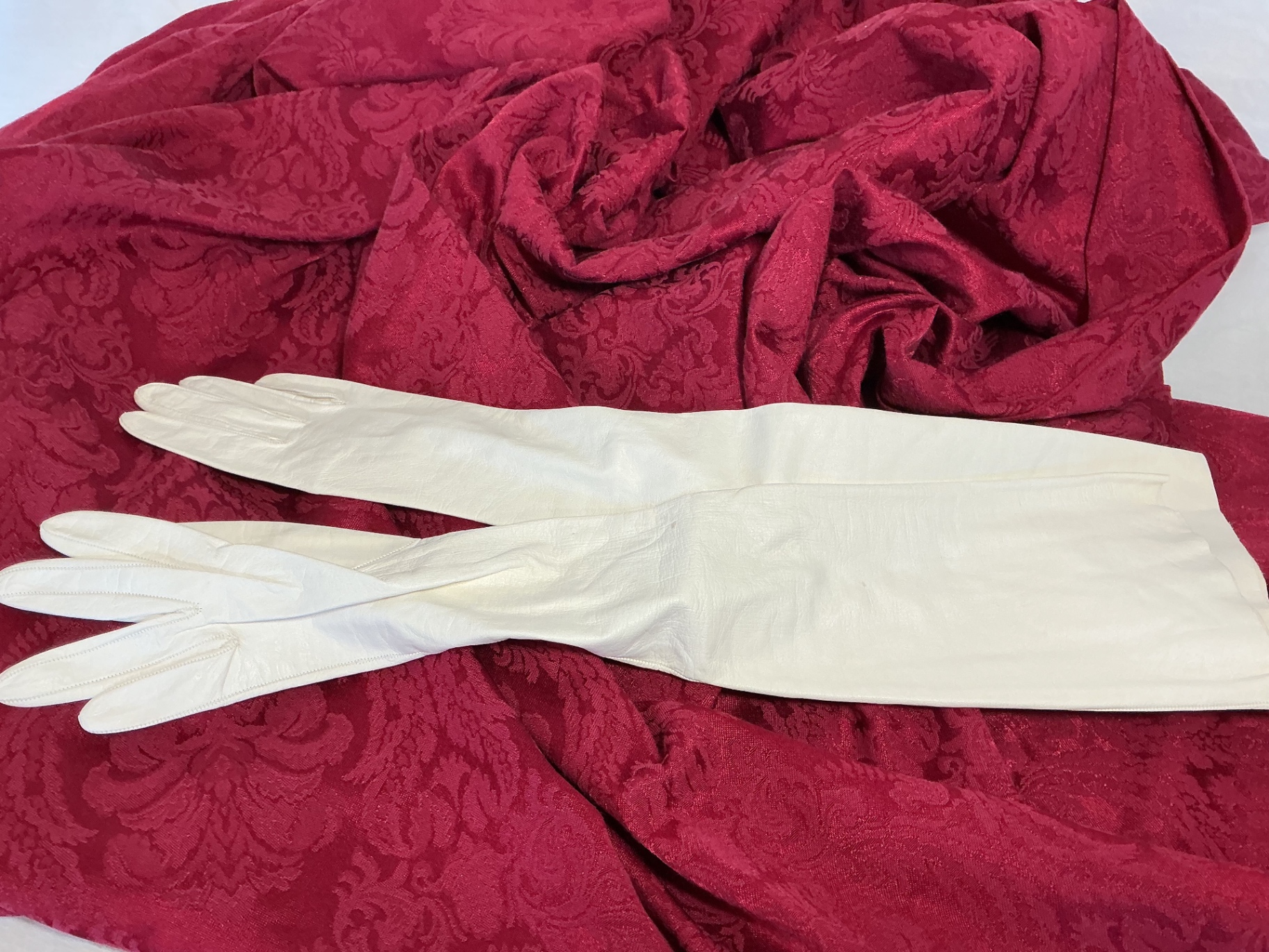 Vintage gloves and handkerchief. - image 4 of 8