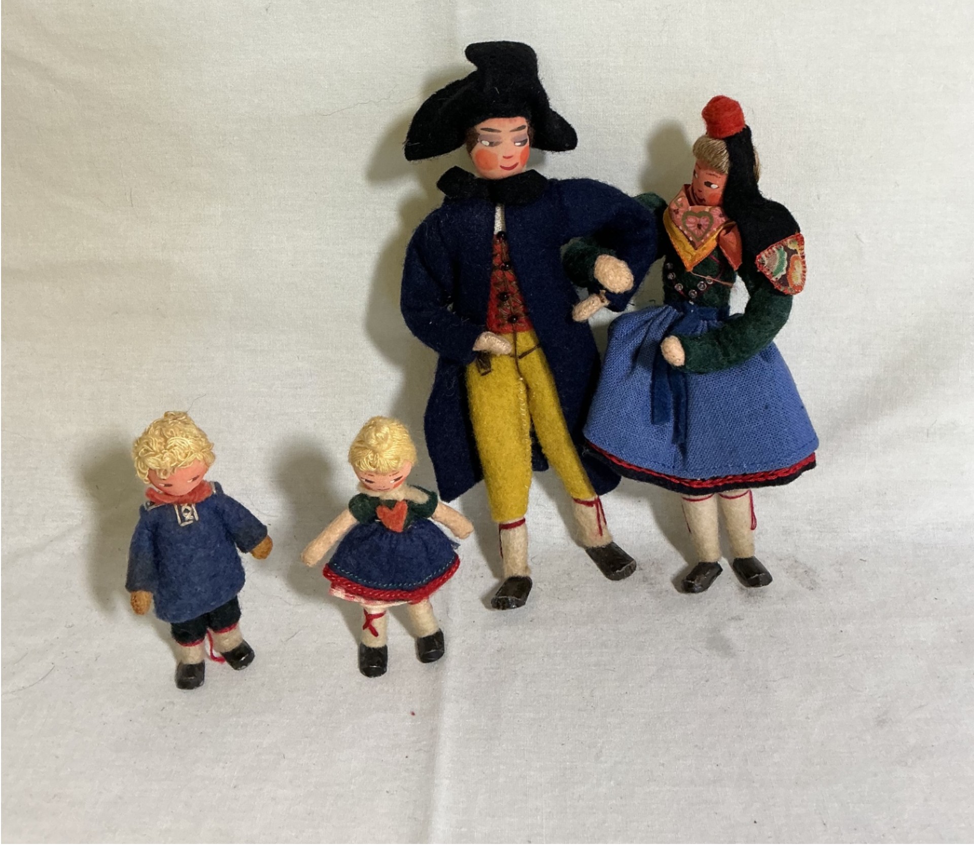 Set of vintage cloth dolls in folk costumes - image 3 of 4