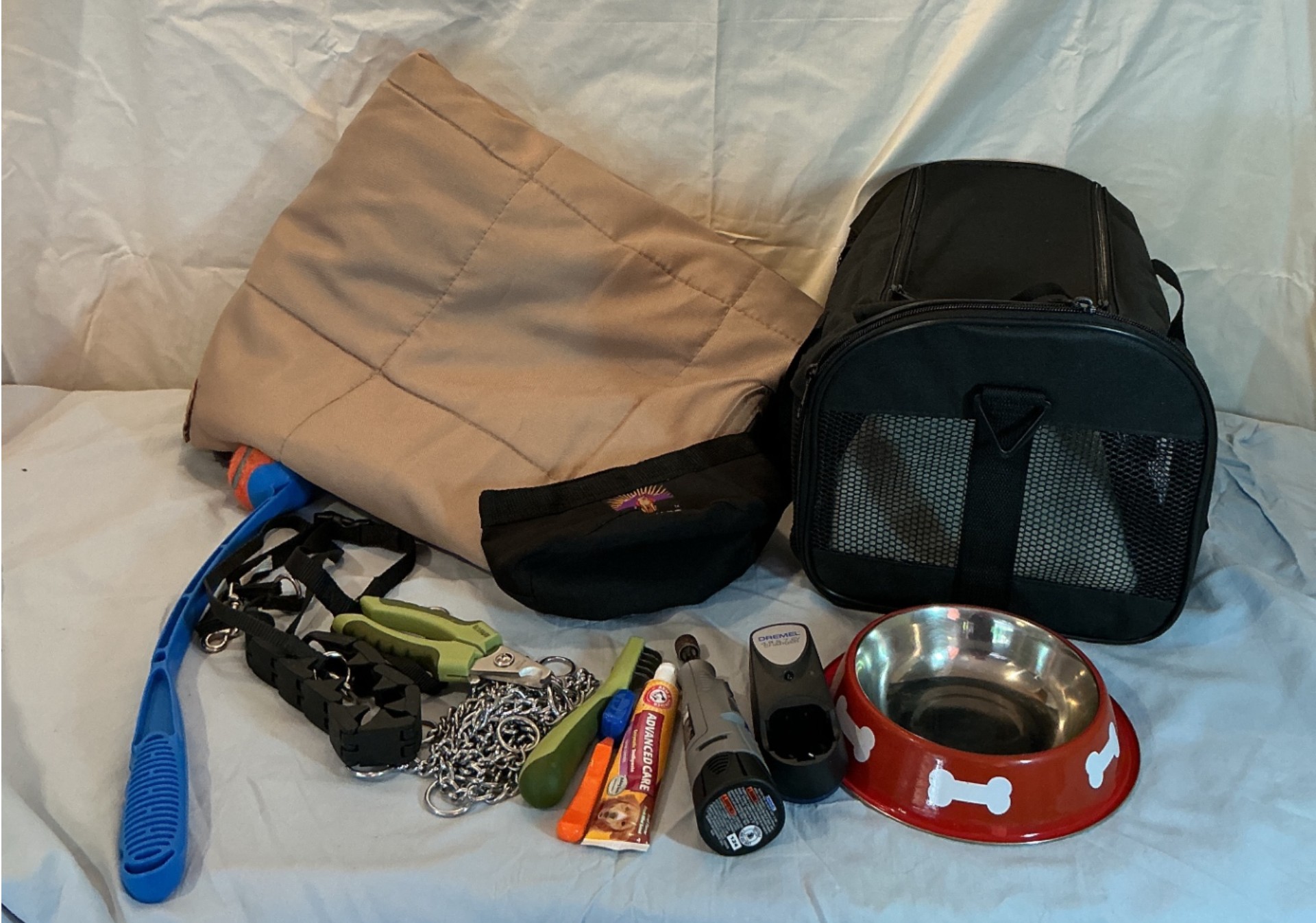 Dog supplies and grooming tools - image 1 of 5