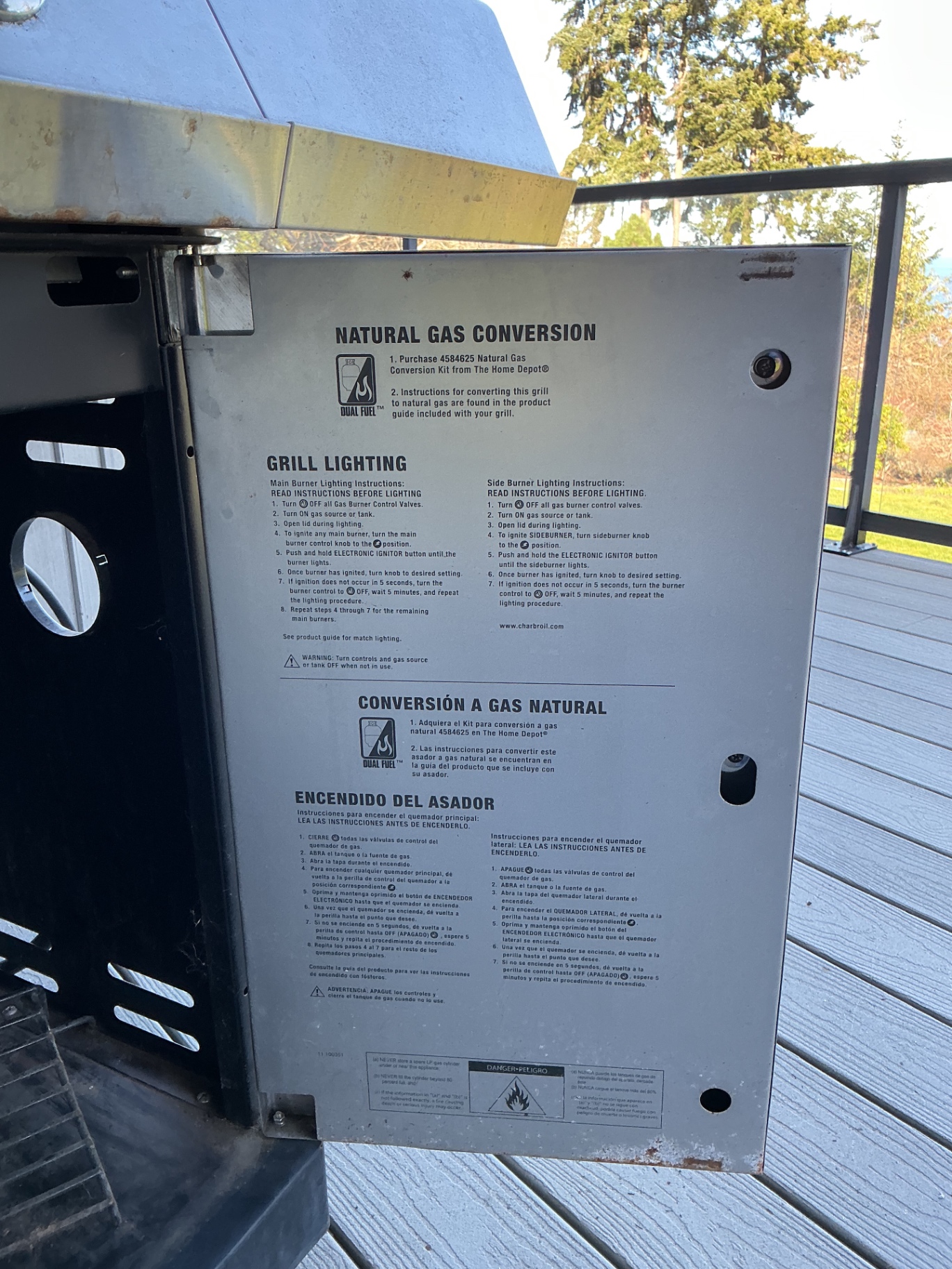 Char-Broil RED gas grill with smoker box, grill rack and smoking chips - image 6 of 10