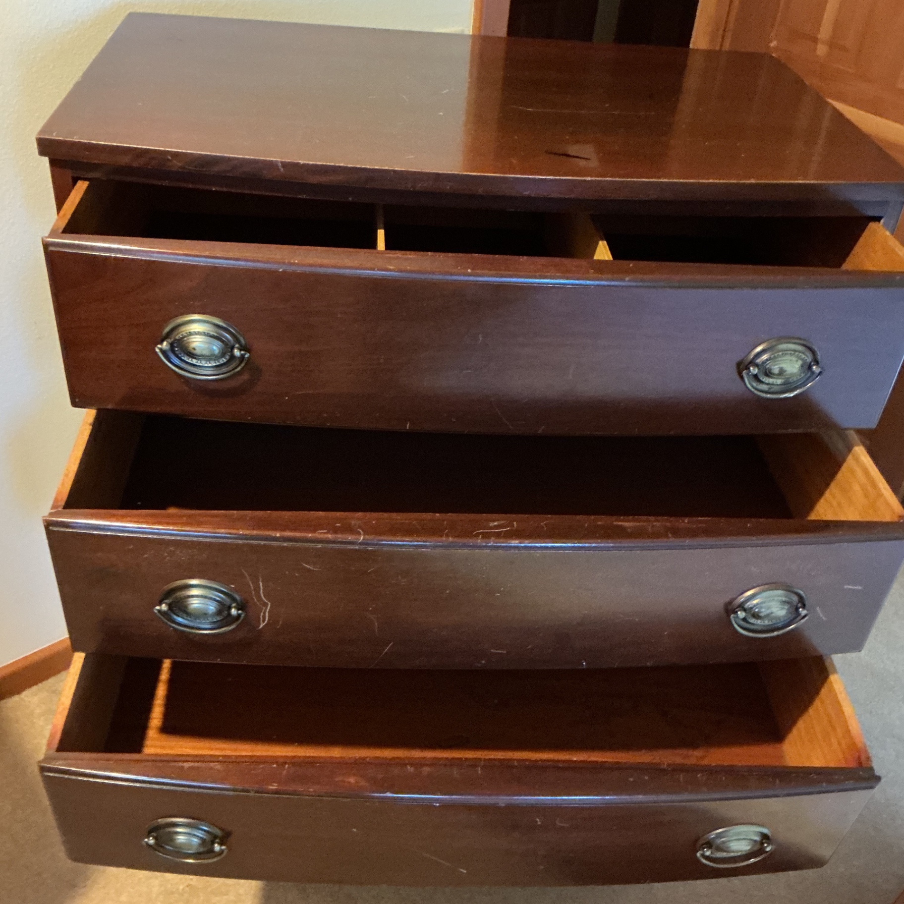 Vintage mahogany six-drawer dresser - image 2 of 7