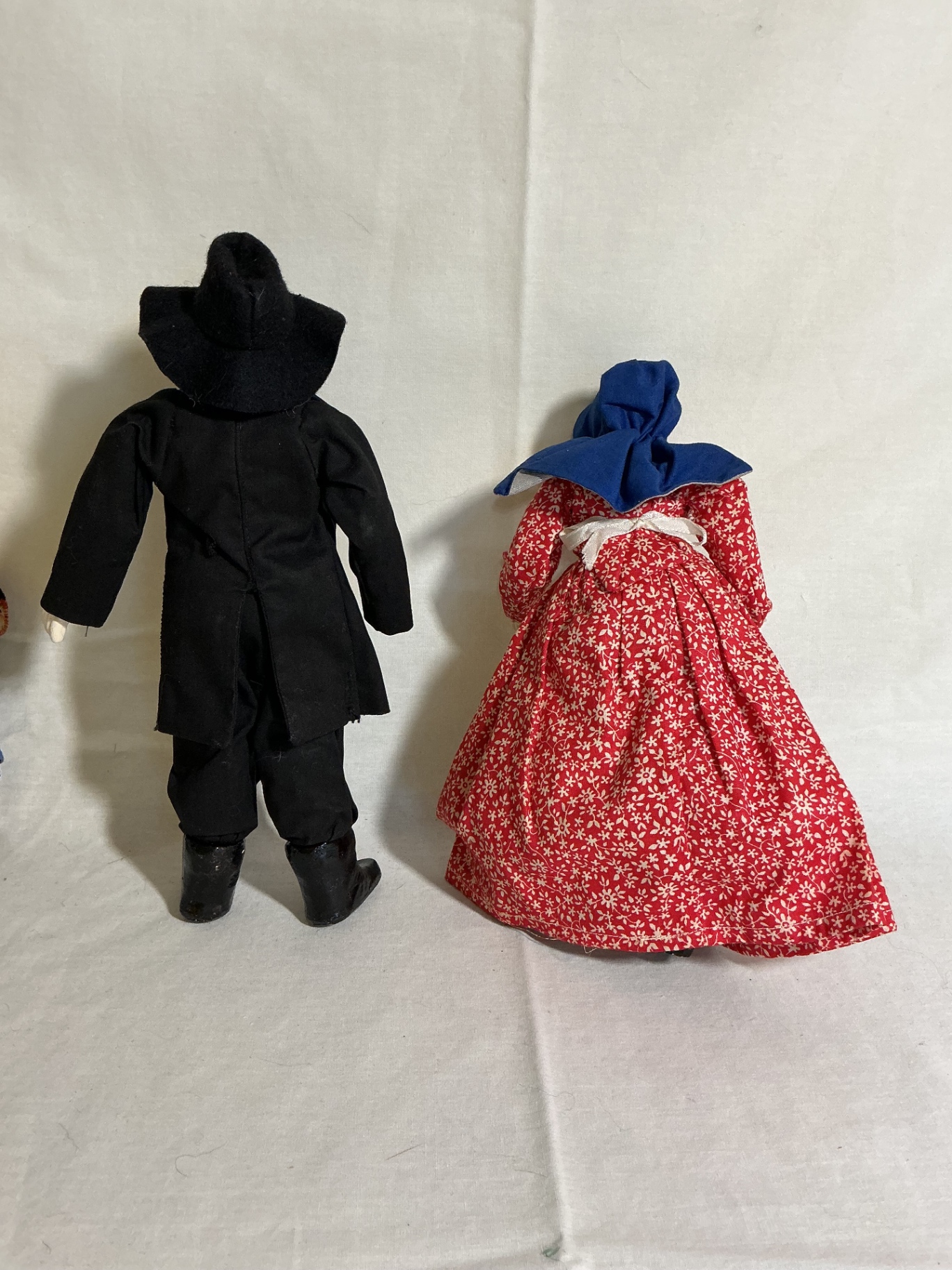 Set of vintage cloth dolls in folk costumes - image 2 of 4