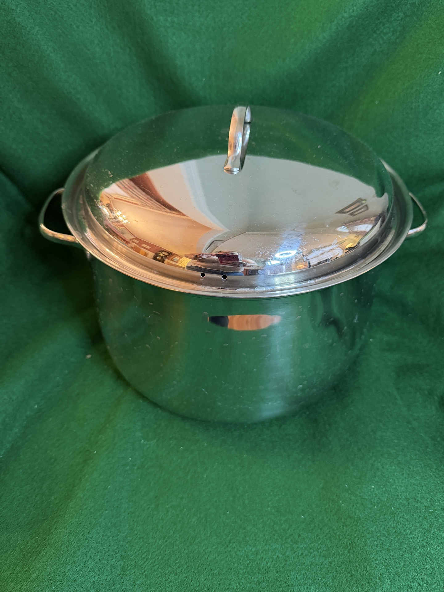 Belgique 11qt stockpot - image 1 of 5