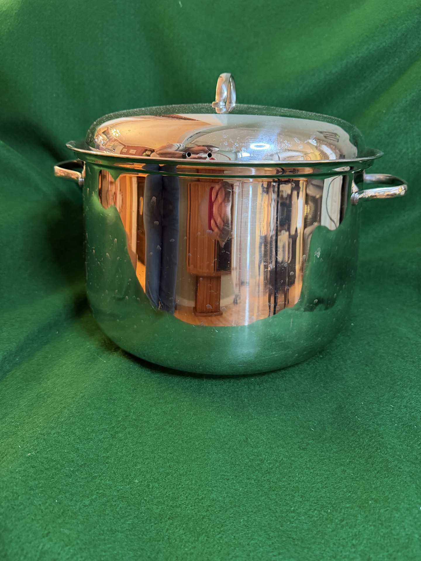 Belgique 11qt stockpot - image 2 of 5