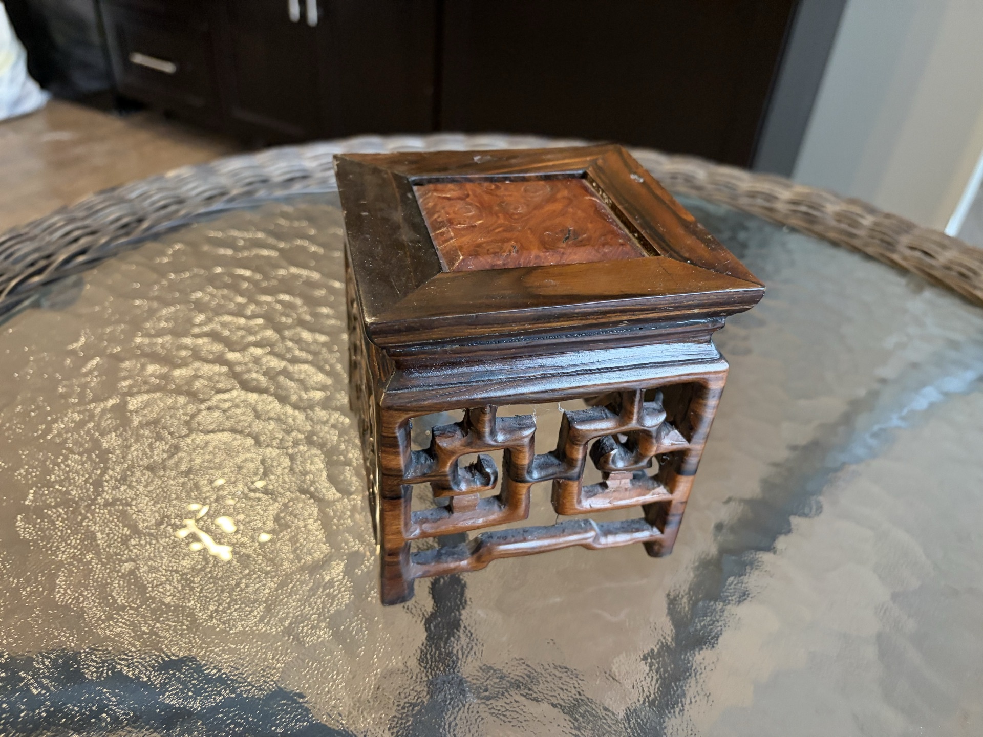 Bronze Chinese scholar with scroll on a carved wooden stand - image 10 of 11