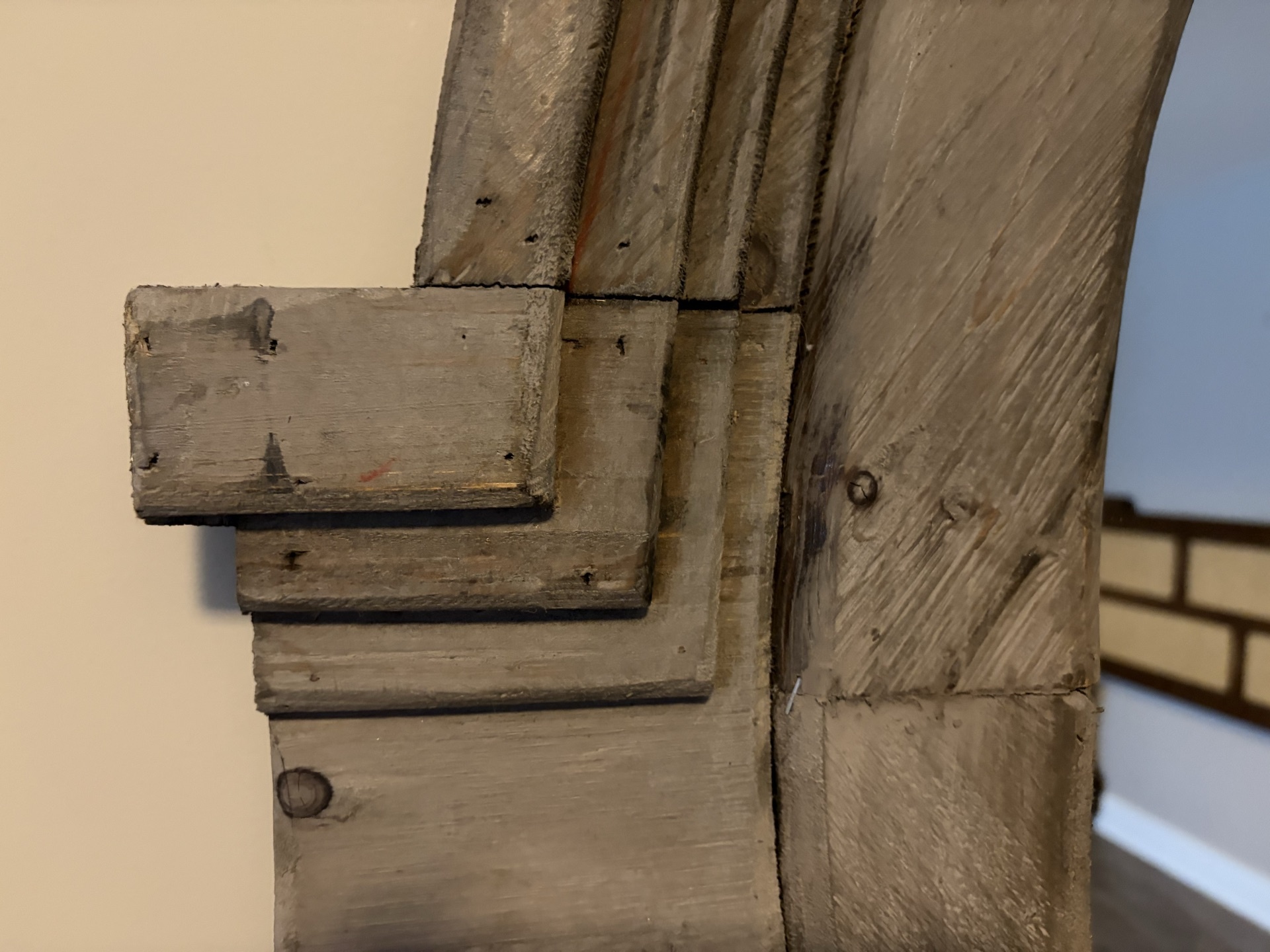 Round rustic wood wall mirror - image 2 of 6