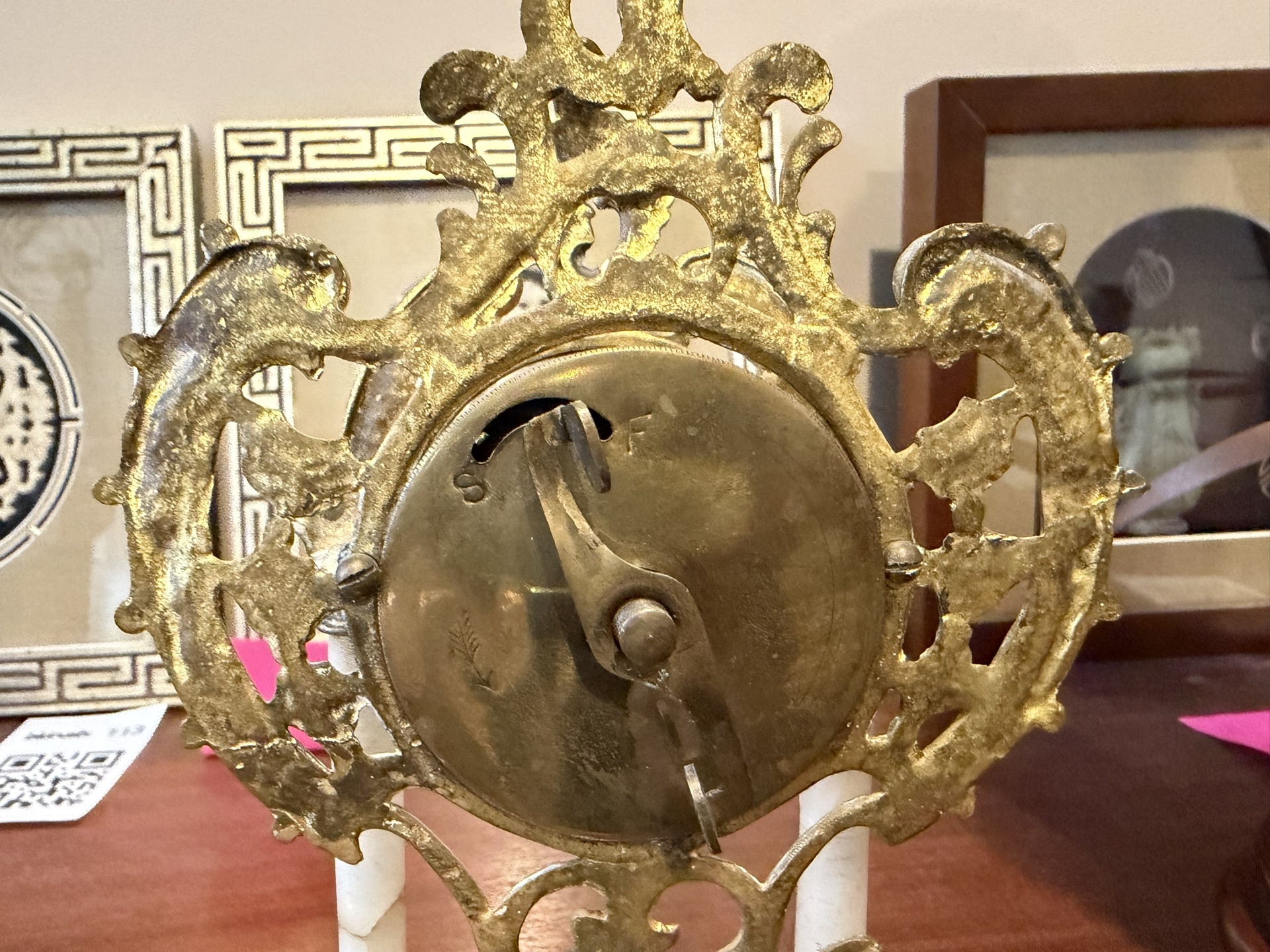 Ornate brass mantel clock with two columns - image 3 of 8