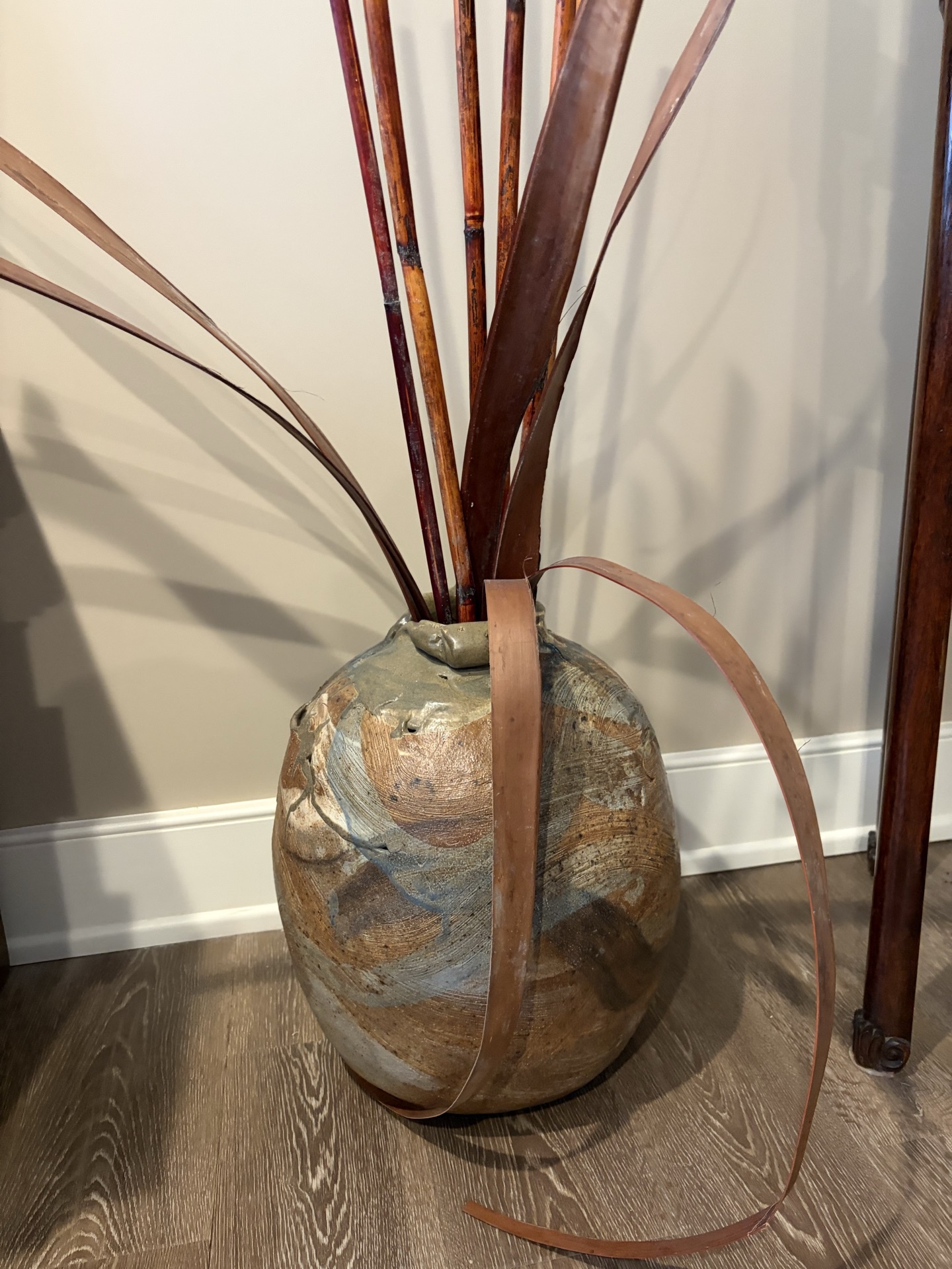 Ceramic vase with dried reeds.  - image 2 of 8