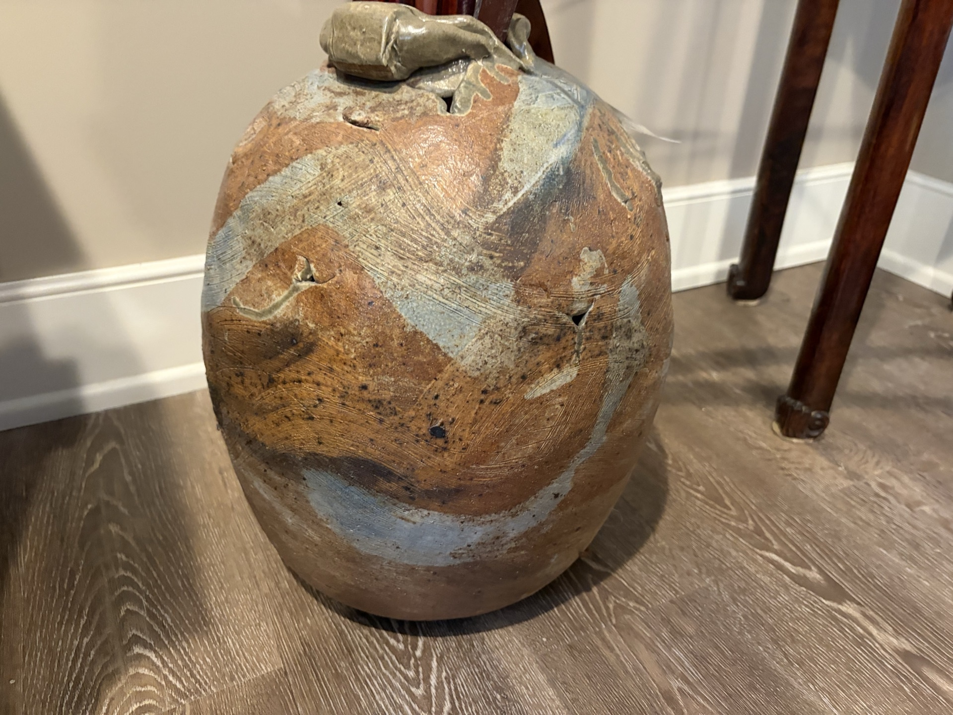 Ceramic vase with dried reeds.  - image 8 of 8