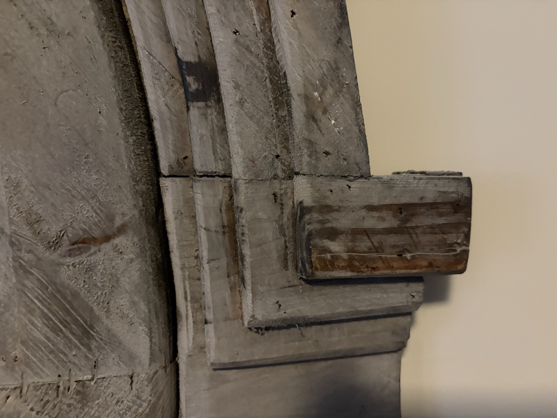 Round rustic wood wall mirror - image 3 of 6