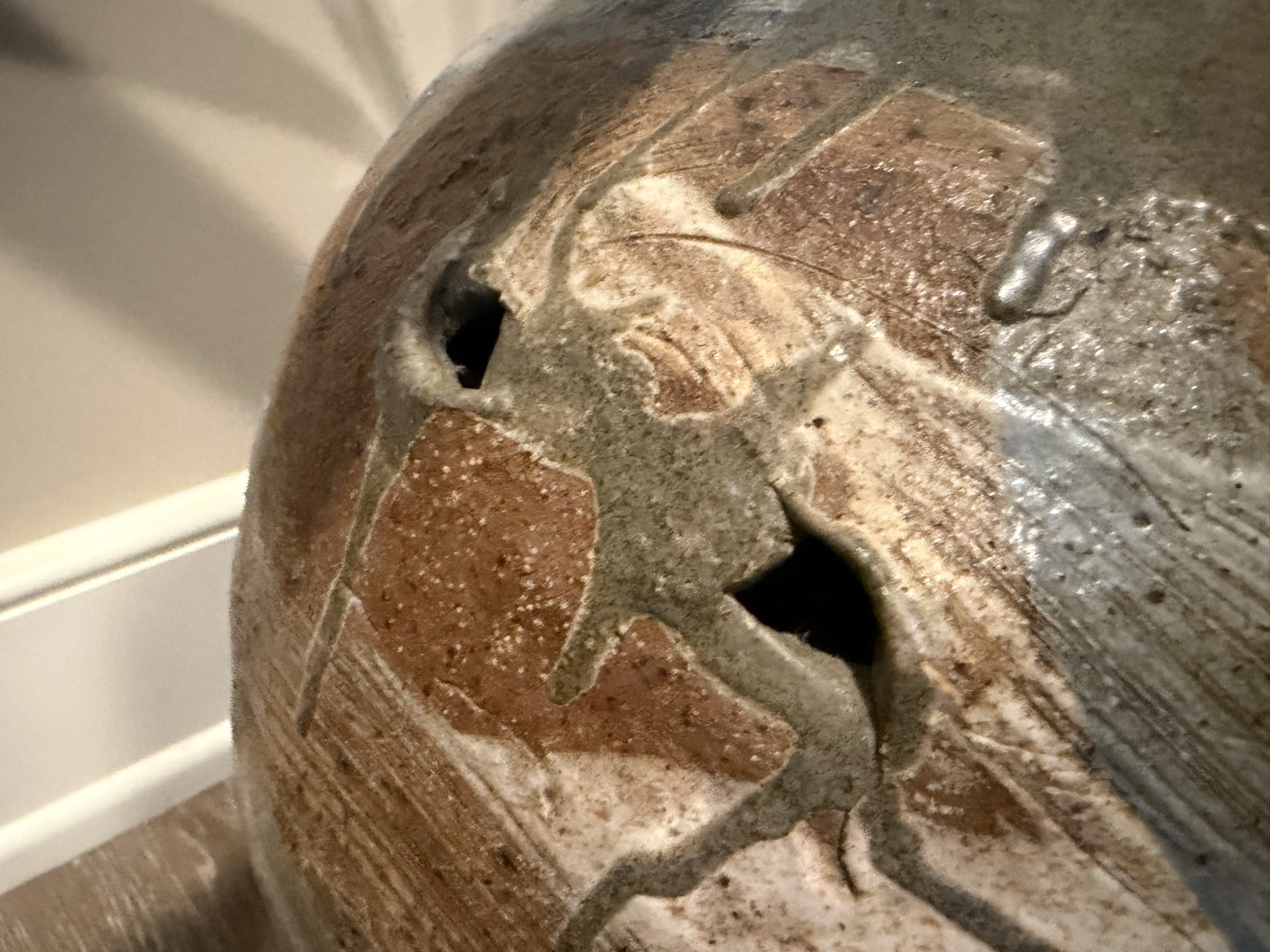 Ceramic vase with dried reeds.  - image 5 of 8