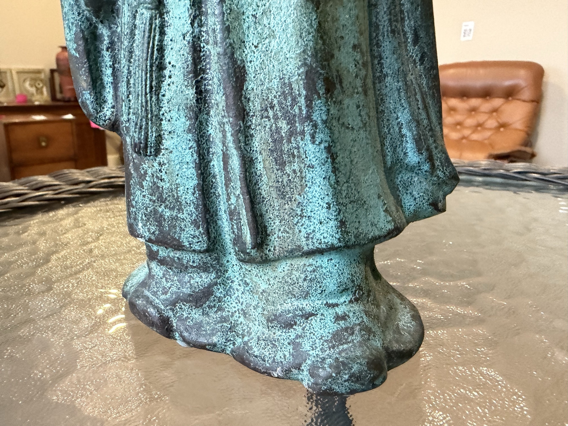 Bronze Chinese scholar with scroll on a carved wooden stand - image 11 of 11