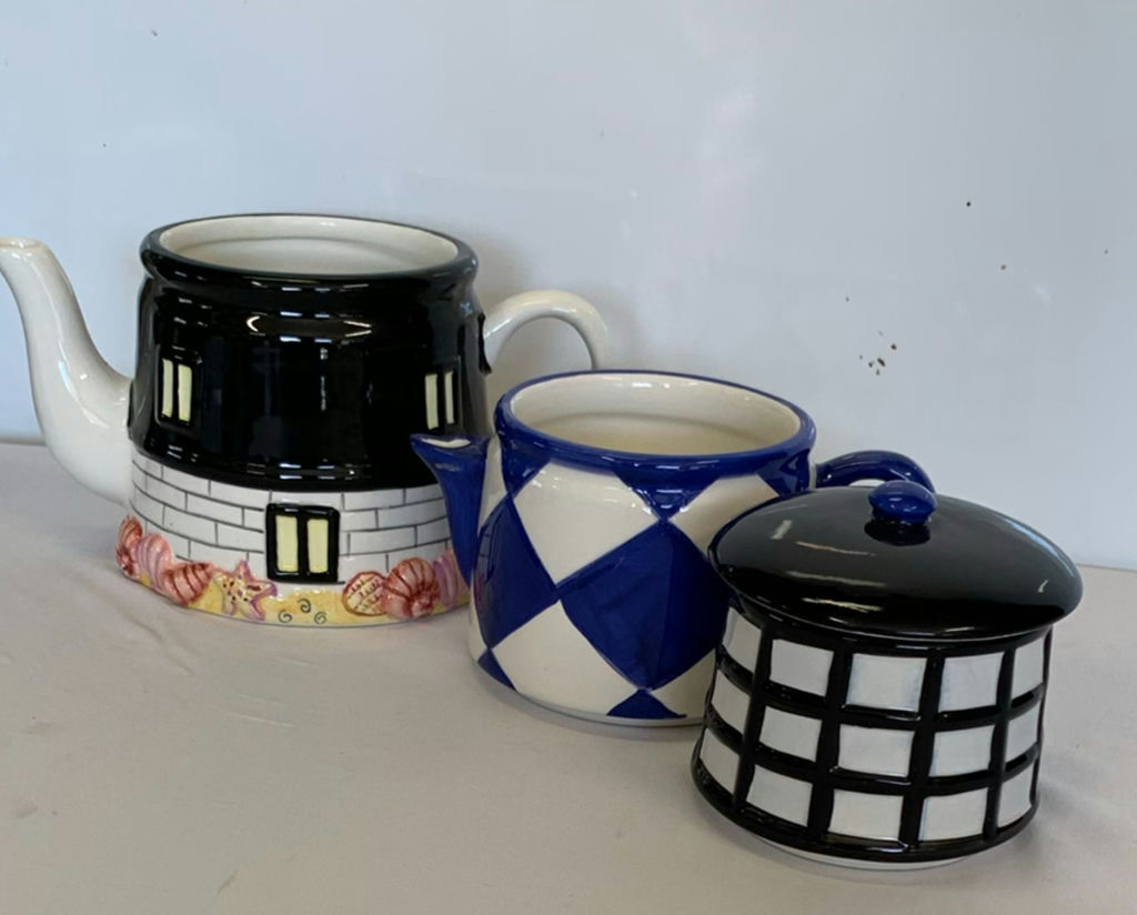 Fun Ceramic items with a beach theme. - image 9 of 21