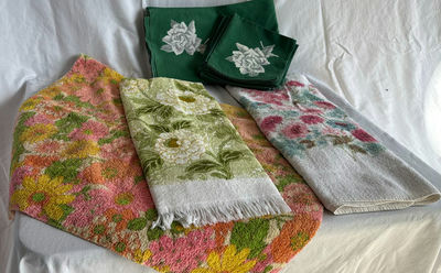 Floral towels and napkins set - Image 1 of 5