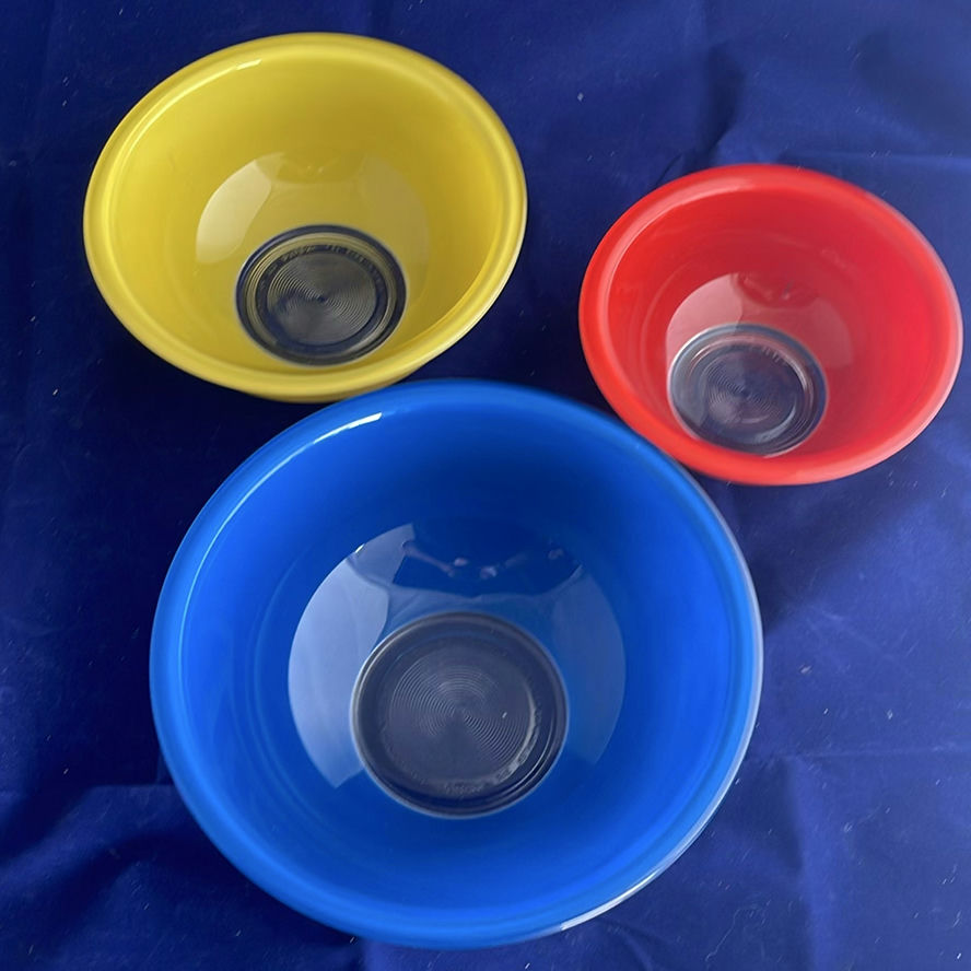 Vintage Pyrex Nesting Bowls in Primary Colours  - image 5 of 13