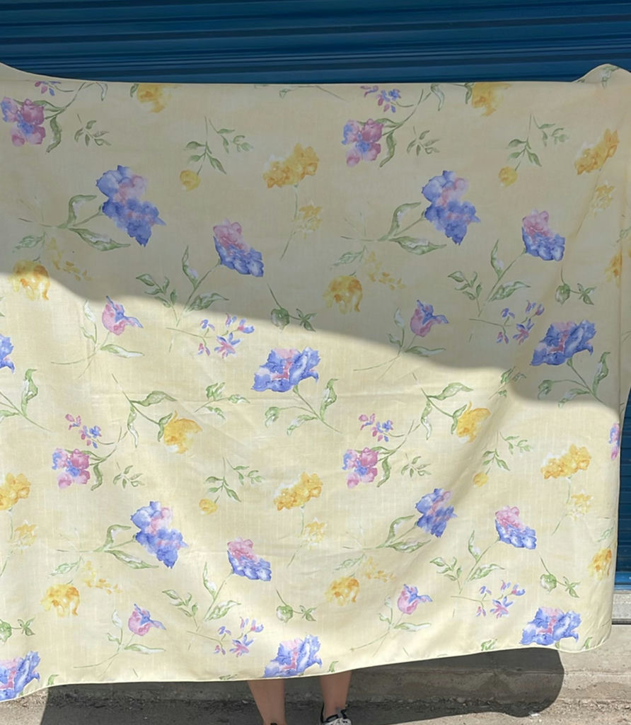Vintage Tablecloths - image 11 of 19