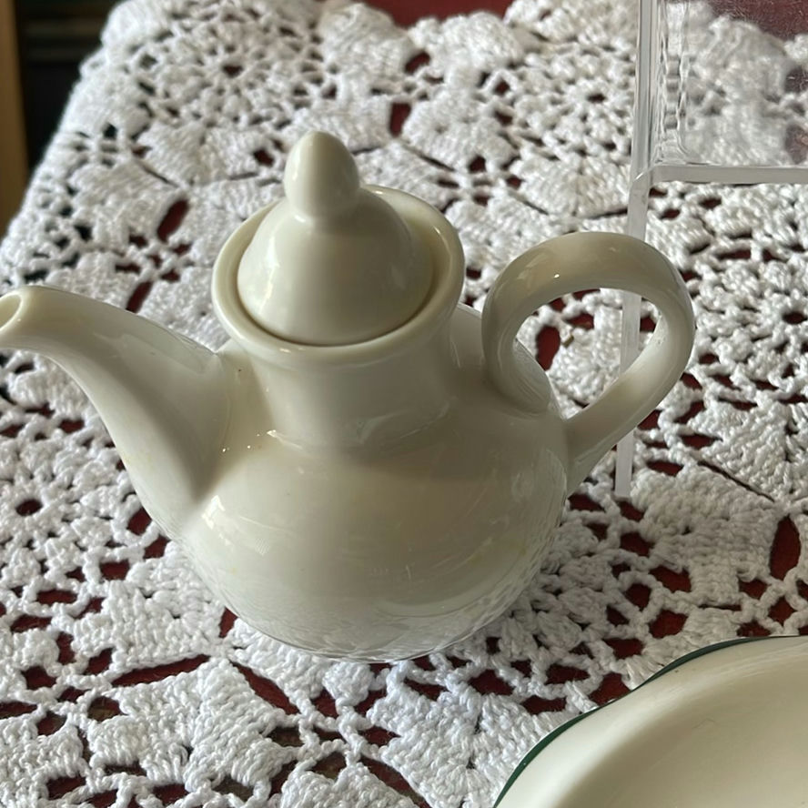 Cardew Teapot with 2 lids, Glass Teapot and More - image 9 of 20