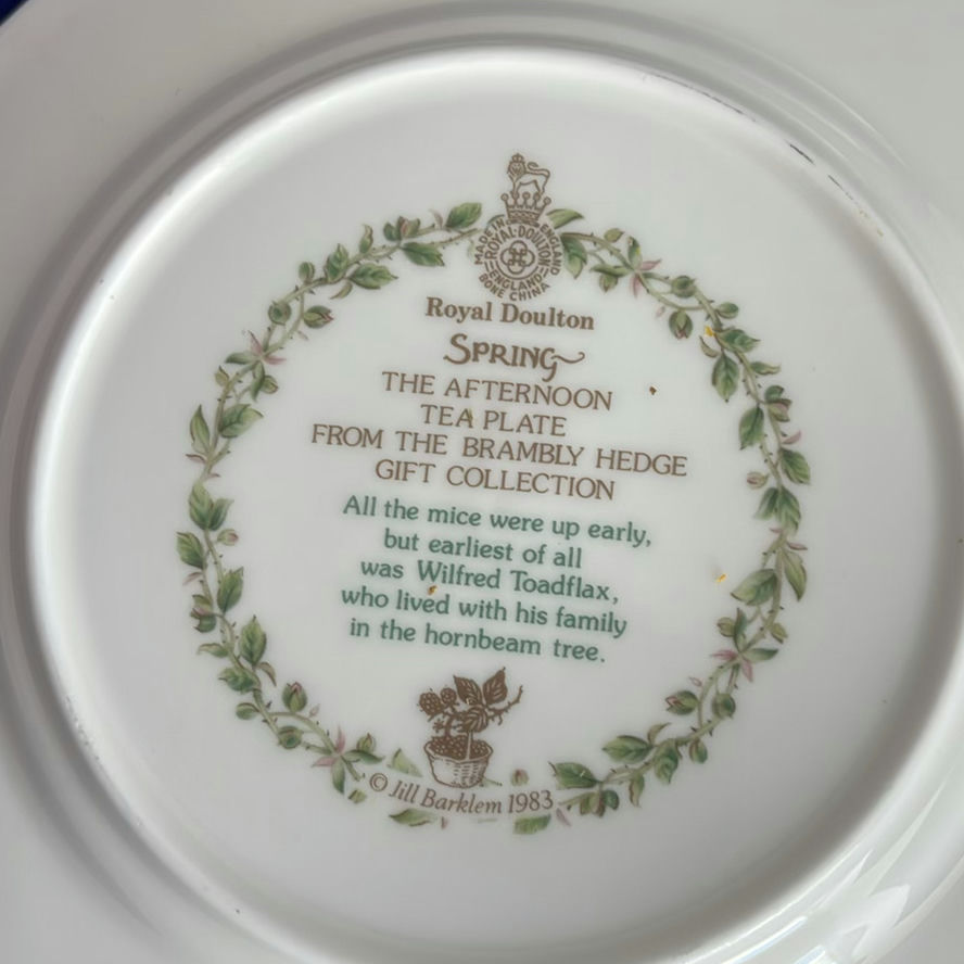 Royal Albert and Royal Doulton Cups and Saucers  - image 17 of 20