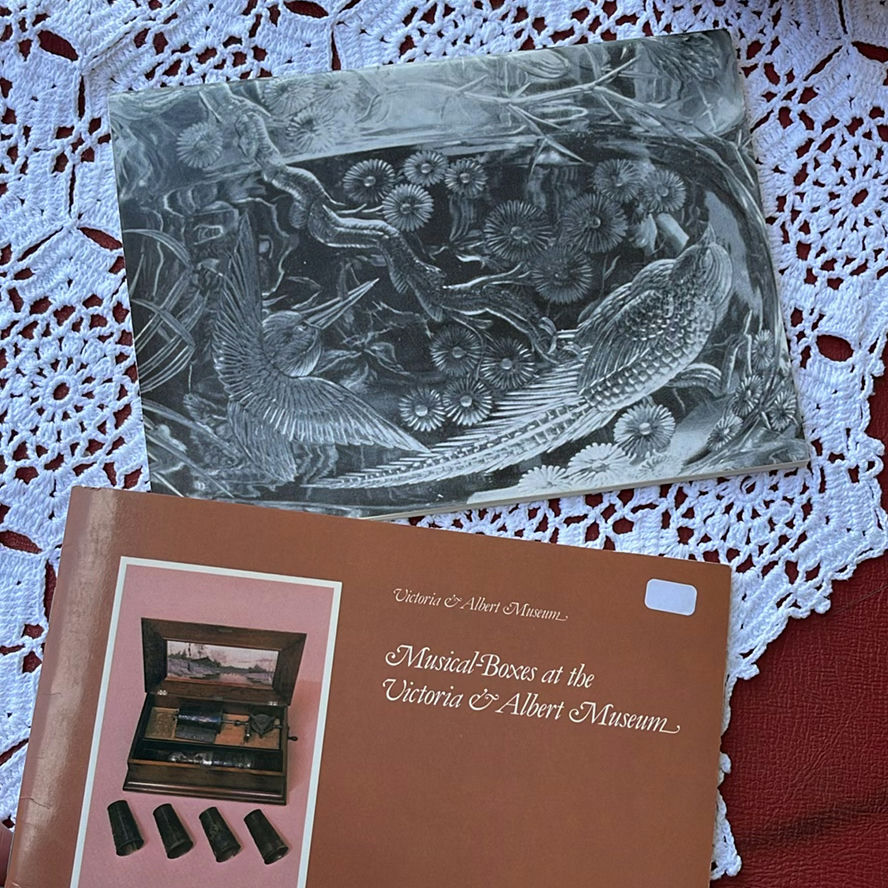 Books on Glass, Doll Houses and more - image 11 of 12