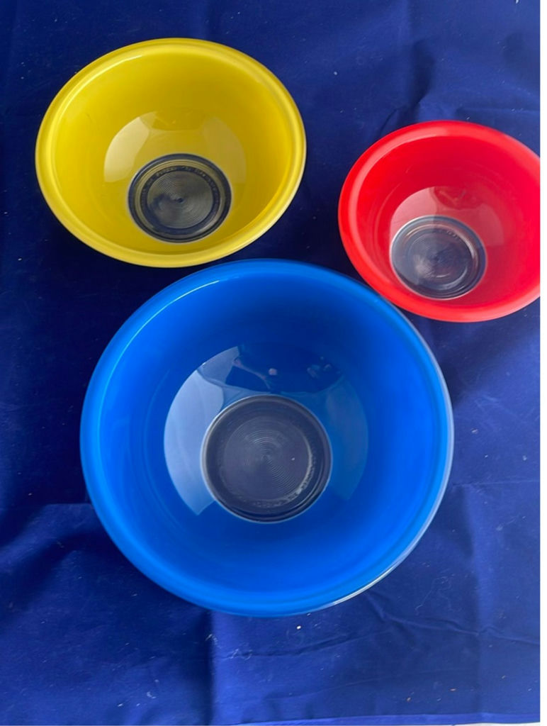 Vintage Pyrex Nesting Bowls in Primary Colours  - image 4 of 13