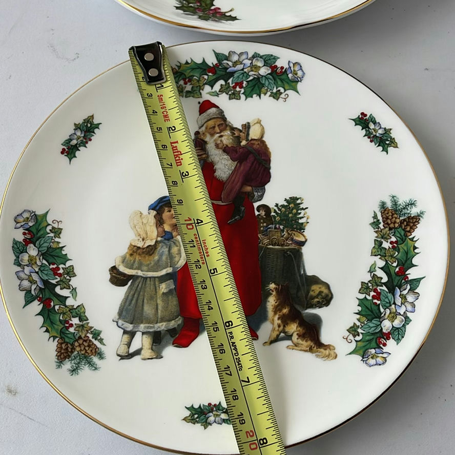 Various Christmas Plates - image 4 of 19