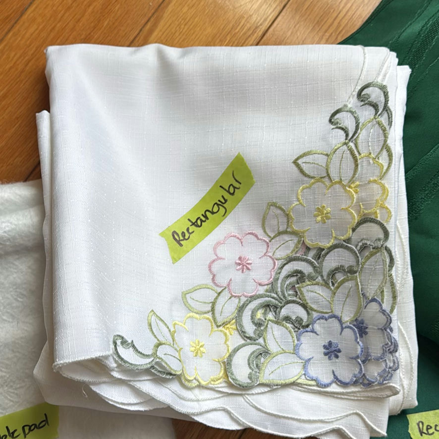 Various TableCloths - image 3 of 5