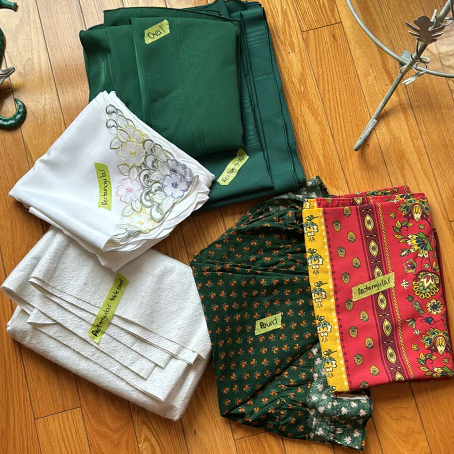 Various TableCloths - image 1 of 5