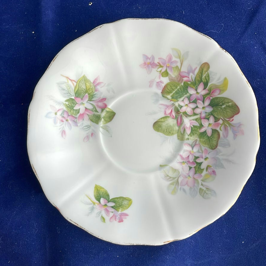 Antique and Vintage Teacups and Saucers Wedgwood, Royal Worcester and more - image 15 of 18