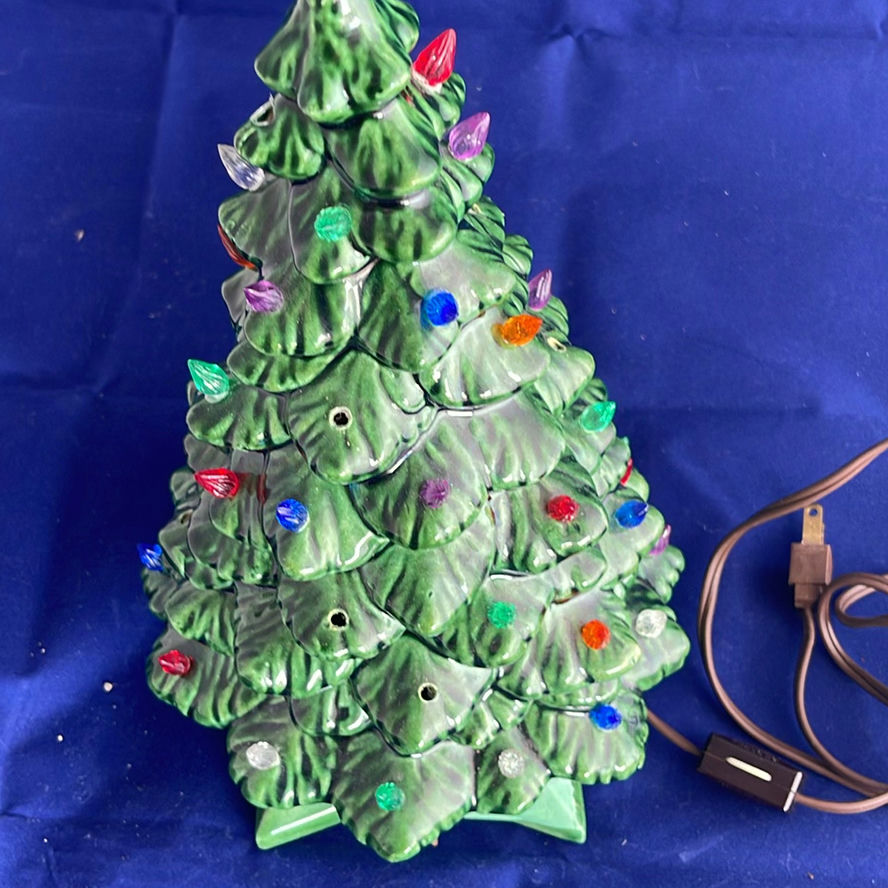 Vintage Green Ceramic Light Up Tree - image 5 of 8