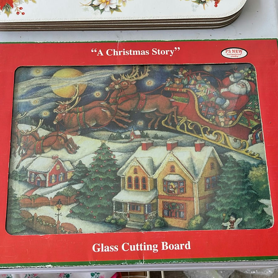 Royal Albert Placemats, Santa Cutting Board and vintage decoration - image 2 of 8