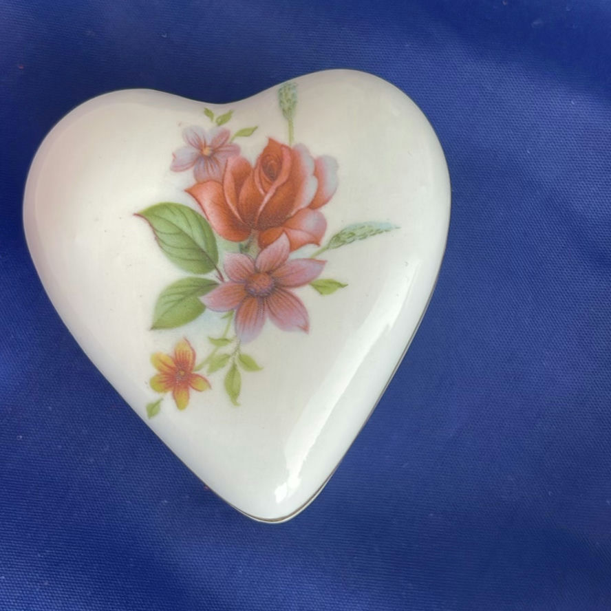 Wedgwood Wild Strawberry And More - image 15 of 24
