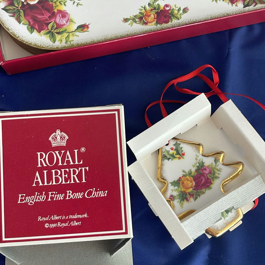 Royal Albert Country Roses Placemats and Ornament - image 3 of 6