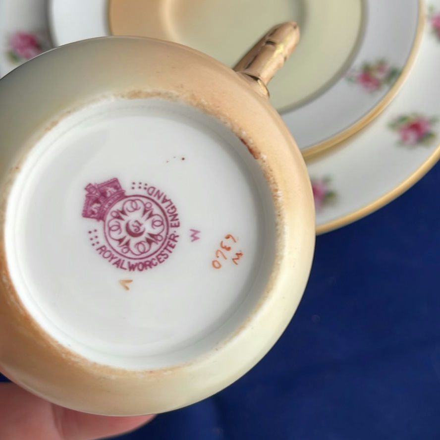 Antique and Vintage Teacups and Saucers Wedgwood, Royal Worcester and more - image 12 of 18