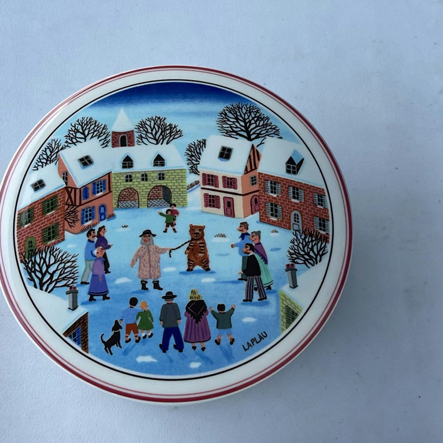 Villeroy & Bach Naif Christmas Decor and Servingware - image 7 of 10