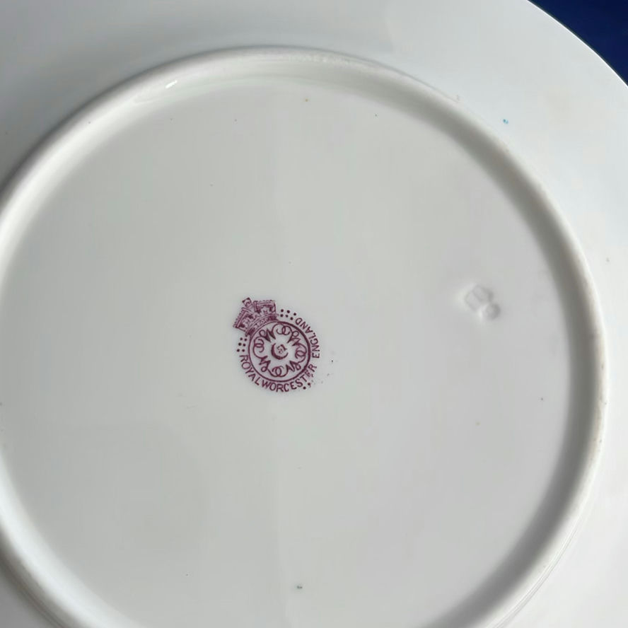 Antique and Vintage Teacups and Saucers Wedgwood, Royal Worcester and more - image 14 of 18