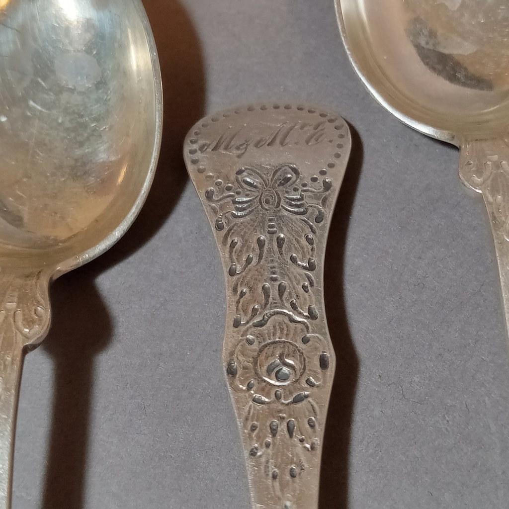 Scandinavian Cabbage Rose & Bow Flatware - image 13 of 18