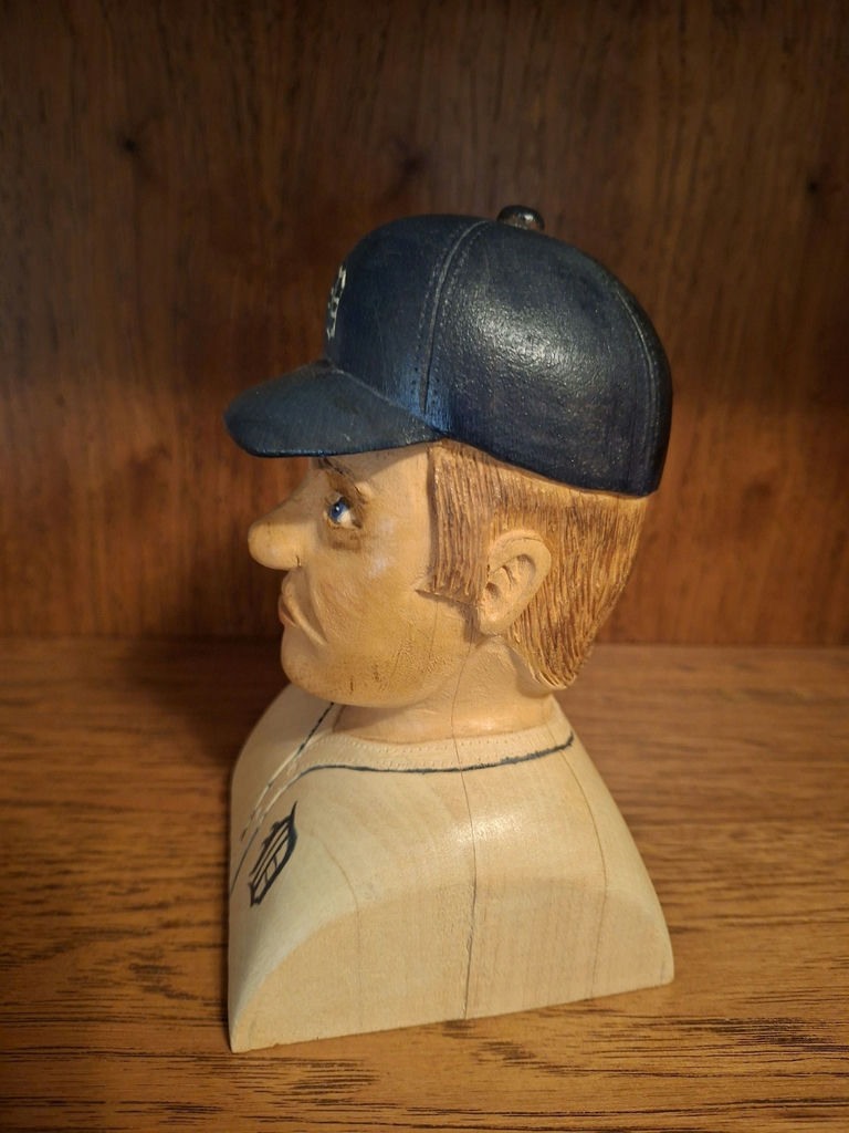 Detroit Tigers Baseball Player Mickey Mantle Wooden Bust Figurine - image 2 of 6