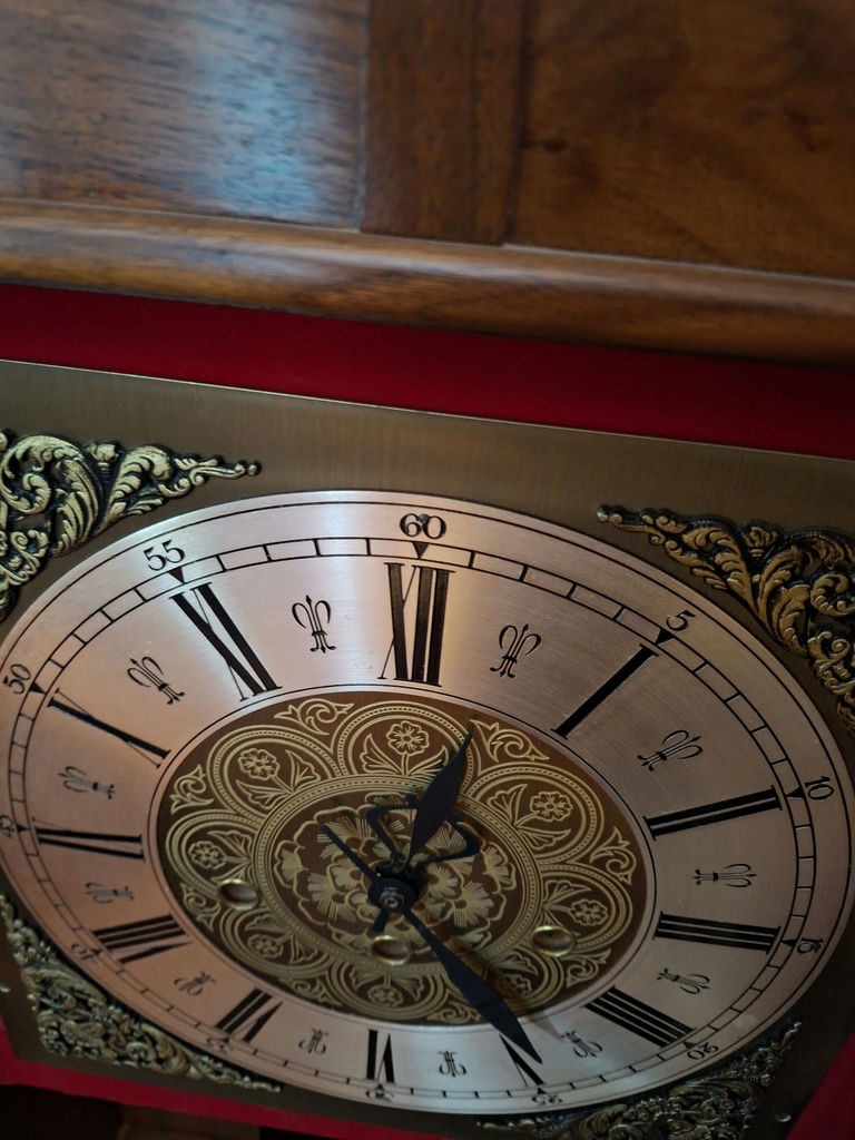Vintage Wooden Mantle Clock with Pendulum - image 8 of 8