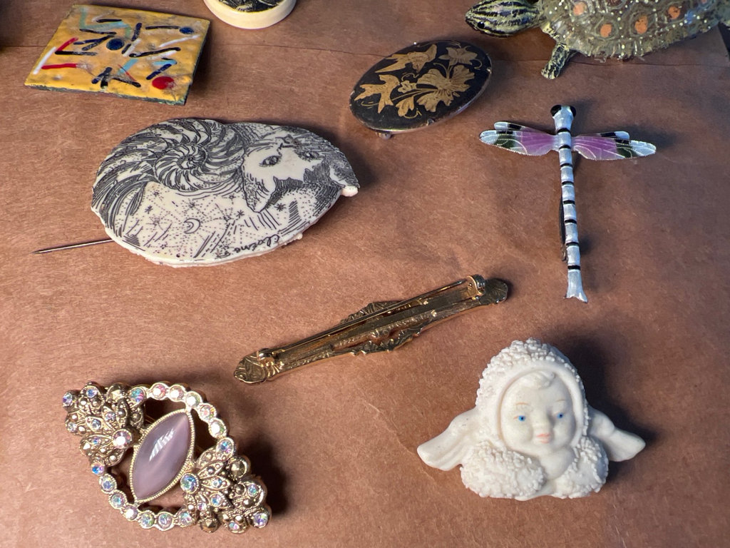 Assorted vintage and modern costume jewelry - image 7 of 10