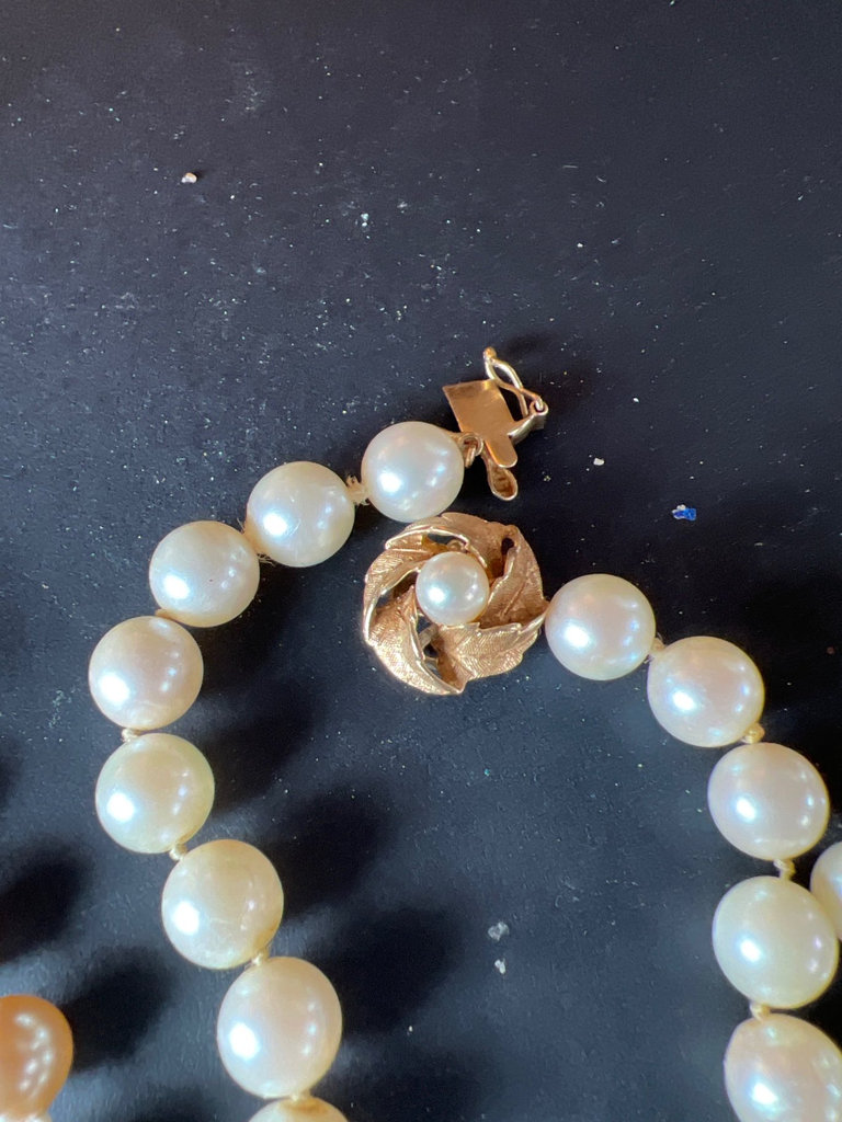 Vintage jewelry lot: Monet pearl necklace, enamel brooch, Lucinda pin, and floral earrings - image 6 of 9