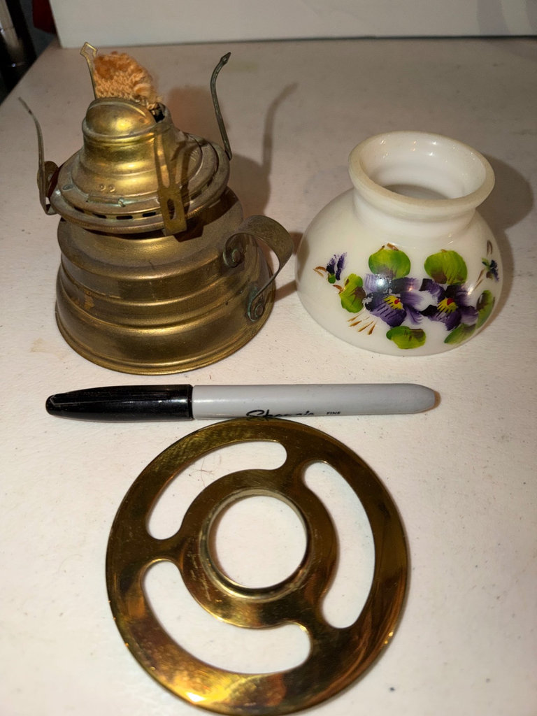 Antique oil lamps and decorative glassware  - image 3 of 13