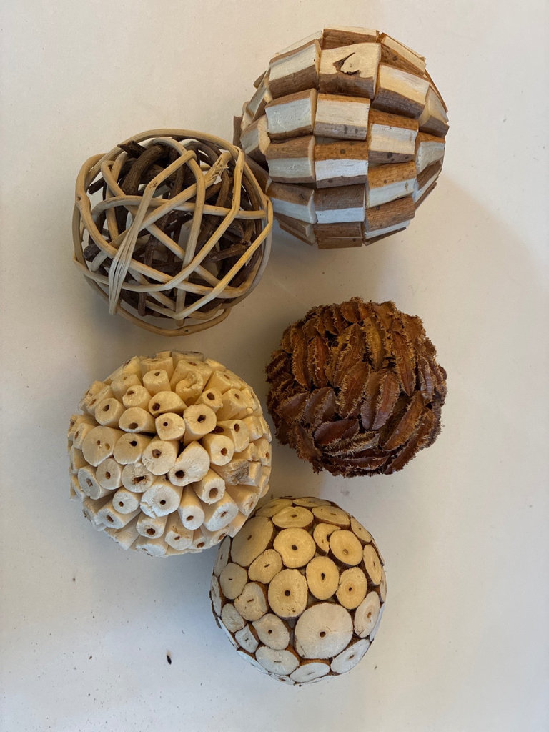 Assorted decorative home items - image 9 of 9