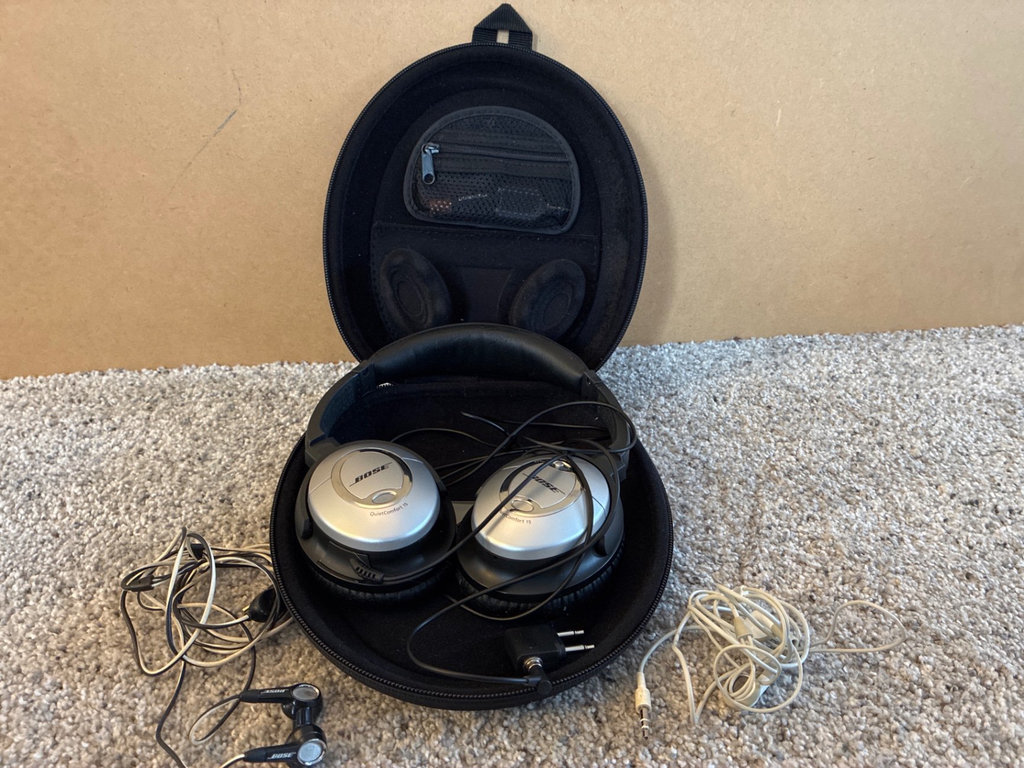 DVD+VCR Combo Player with Samsung 3D Glasses and Bose Headphones - image 9 of 12