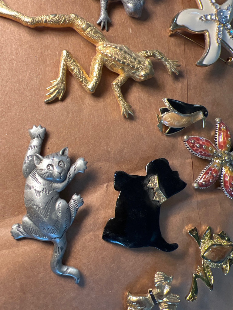 Assorted vintage metal animal and nature pins - image 4 of 6