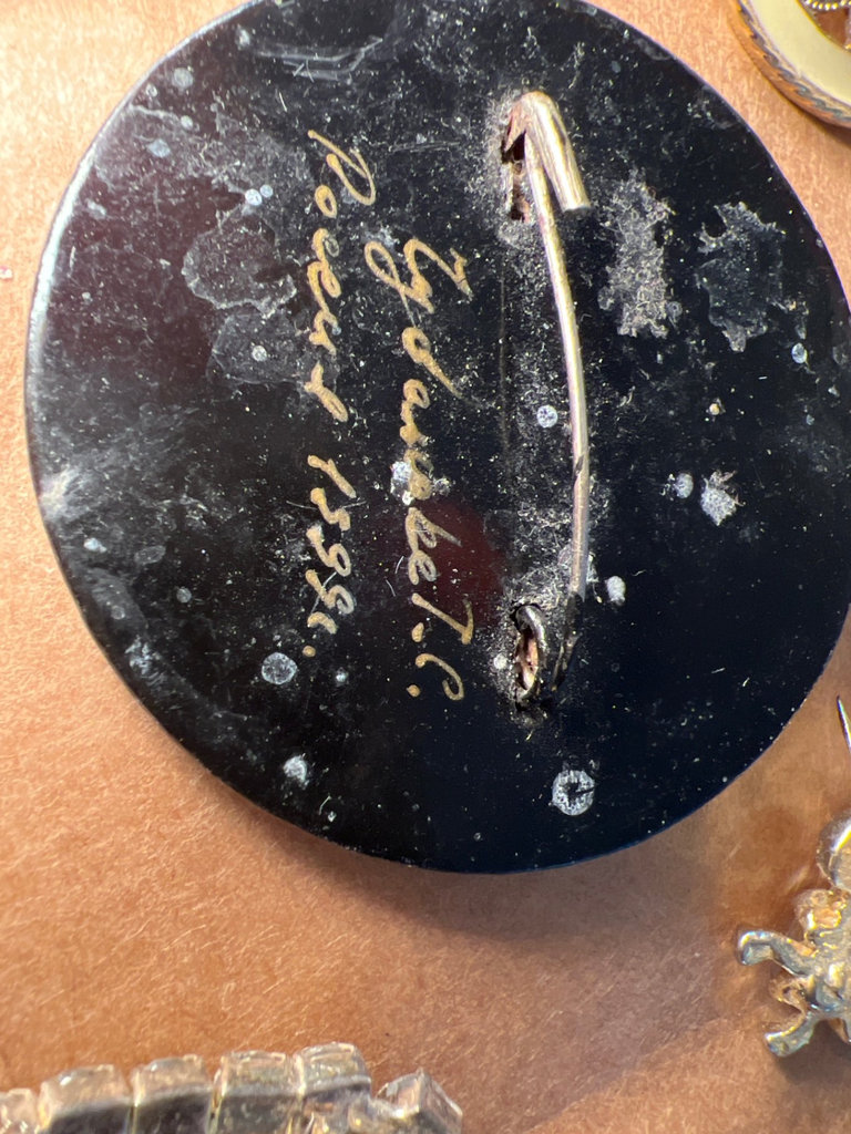 Assorted vintage and modern costume jewelry - image 3 of 10