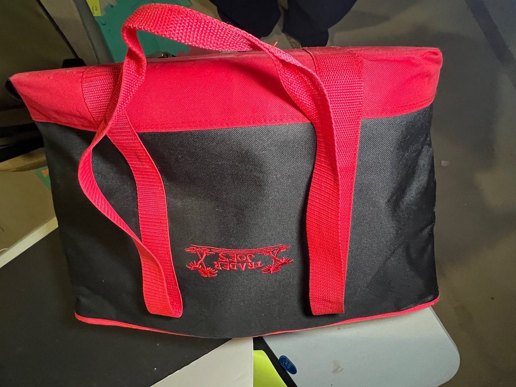 Gloria Vanderbilt rolling suitcase with black and red tote bag - image 5 of 6