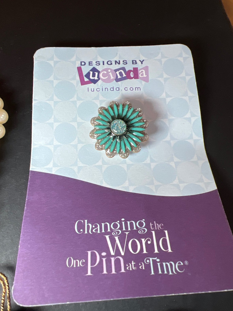 Vintage jewelry lot: Monet pearl necklace, enamel brooch, Lucinda pin, and floral earrings - image 5 of 9