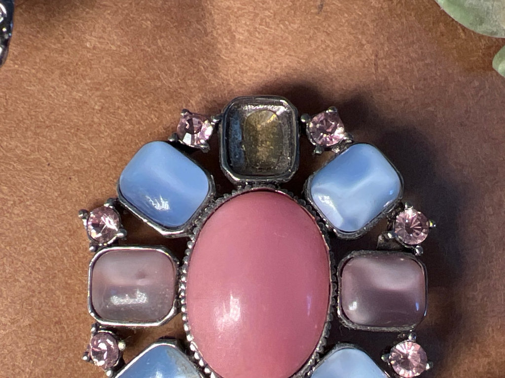 Assorted vintage and modern costume jewelry - image 10 of 10
