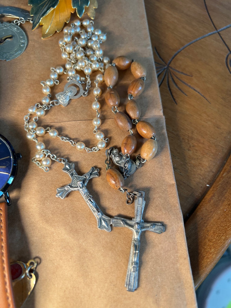 Assorted Vintage Costume Jewelry and Accessories - image 11 of 13