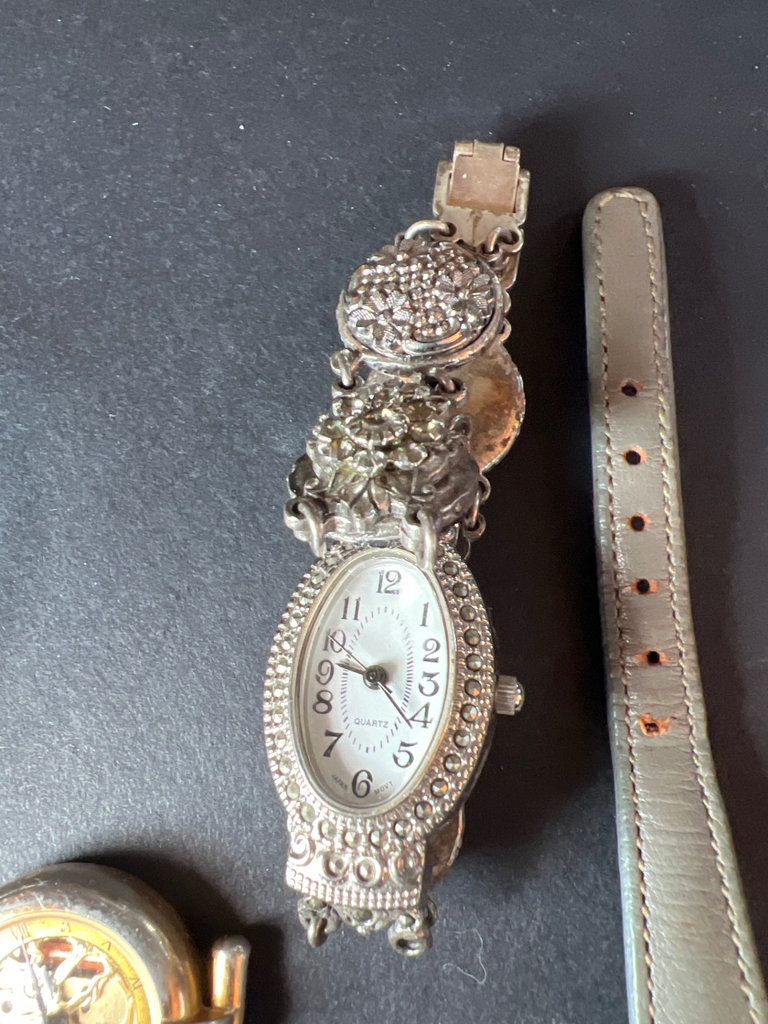Assorted watches and jewelry collection - image 9 of 13